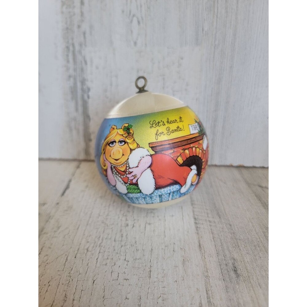 Vintage 1981 kermit Santa Mrs piggy stain ball ornament Xmas